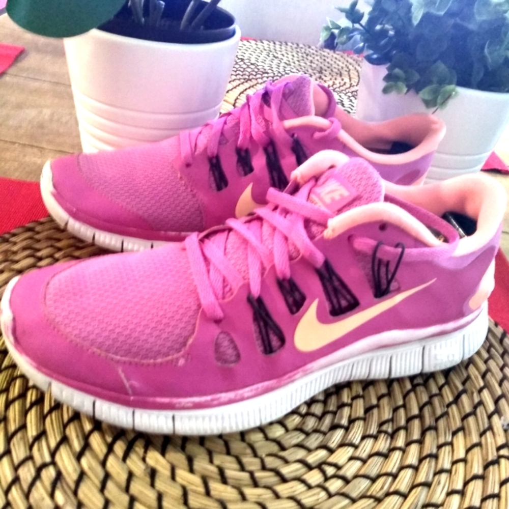 Nike Free 5.0 women's sneakers size 9